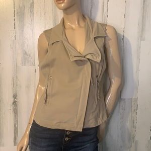 #N60 - Women’s  - Large Peyton & Jensen Beige Vest